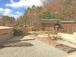 Second-floor tea garden